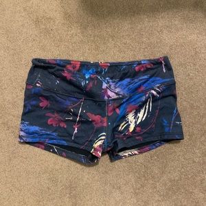 Fleo Chestee Collaboration shorts L